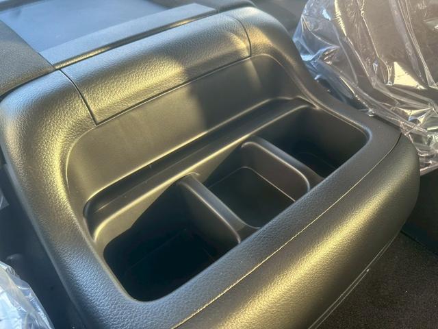 キャラバン ロンググランドプレミアムＧＸ　登録済未使用車　デジタルインナーミラー　アラウンドビューモニター　左側パワースライドドア　イージークローザー　クリアランスソナー　ＬＥＤヘッドライト　インテリキー　純正１５インチＡＷ　スペアタイヤ（61枚目）