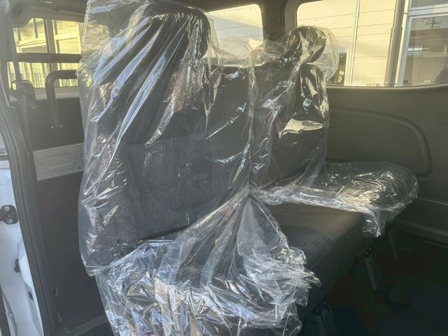 キャラバン ロンググランドプレミアムＧＸ　登録済未使用車　デジタルインナーミラー　アラウンドビューモニター　左側パワースライドドア　イージークローザー　クリアランスソナー　ＬＥＤヘッドライト　インテリキー　純正１５インチＡＷ　スペアタイヤ（63枚目）