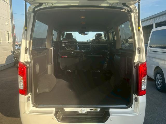 キャラバン ロンググランドプレミアムＧＸ　登録済未使用車　デジタルインナーミラー　アラウンドビューモニター　左側パワースライドドア　イージークローザー　クリアランスソナー　ＬＥＤヘッドライト　インテリキー　純正１５インチＡＷ　スペアタイヤ（70枚目）