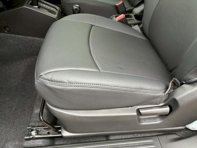 ジムニー XC 10インチフローティングマルチオーディオ 黒レザーシートカバー 1.5インチリフトアップ グリルガード LEDフォグライト リアダラー オーバーフェンダー 16インチAW ルーフラック シートヒーター(61枚目)