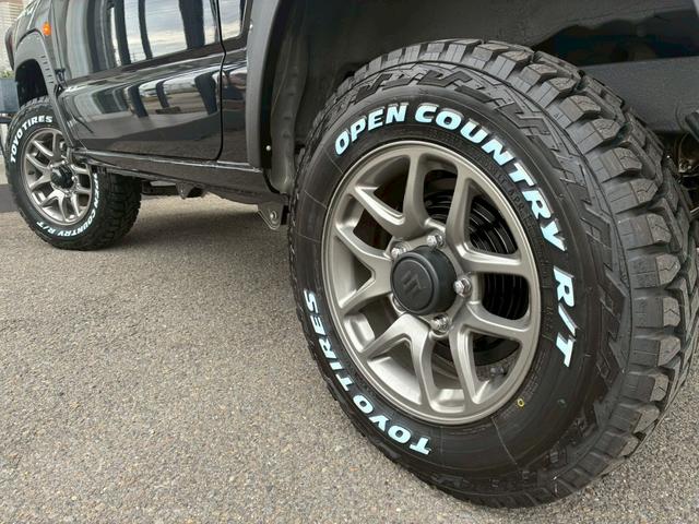 ジムニー XC 10インチフローティングオーディオ GI☆GEAR大型グリルガード GI☆GEARLEDフォグ GI☆GEARルーブラック GI☆GEAR1.5インチリフトアップキット オープンカントリータイヤ(34枚目)