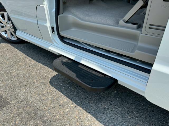 エブリイワゴン PZターボスペシャル ハイルーフ 届出済未使用車 ディスプレイオーディオ バックカメラ 両側電動スライドドア シートヒーター 片側電動ステップ LEDヘッドライト 車線逸脱警報 衝突被害軽減システム 純正14インチアルミ(5枚目)