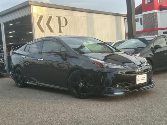 プリウス Ｓツーリングセレクション　純正ディスプレイオーディオ　ＴＲＤエアロ（Ｆ／Ｓ／Ｒ）　ＴＲＤマフラー　ビルドインＥＴＣ　バックカメラ　ドライブレコーダー前後　ブラックレザーシート　シートヒーター　レーダークルーズコントロール（10枚目）