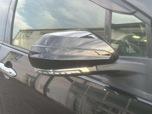 プリウス Ｓツーリングセレクション　純正ディスプレイオーディオ　ＴＲＤエアロ（Ｆ／Ｓ／Ｒ）　ＴＲＤマフラー　ビルドインＥＴＣ　バックカメラ　ドライブレコーダー前後　ブラックレザーシート　シートヒーター　レーダークルーズコントロール（19枚目）