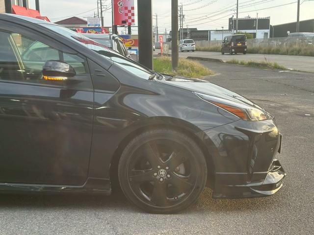 プリウス Ｓツーリングセレクション　純正ディスプレイオーディオ　ＴＲＤエアロ（Ｆ／Ｓ／Ｒ）　ＴＲＤマフラー　ビルドインＥＴＣ　バックカメラ　ドライブレコーダー前後　ブラックレザーシート　シートヒーター　レーダークルーズコントロール（23枚目）
