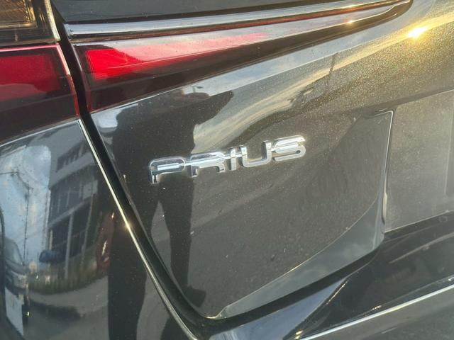 プリウス Ｓツーリングセレクション　純正ディスプレイオーディオ　ＴＲＤエアロ（Ｆ／Ｓ／Ｒ）　ＴＲＤマフラー　ビルドインＥＴＣ　バックカメラ　ドライブレコーダー前後　ブラックレザーシート　シートヒーター　レーダークルーズコントロール（31枚目）