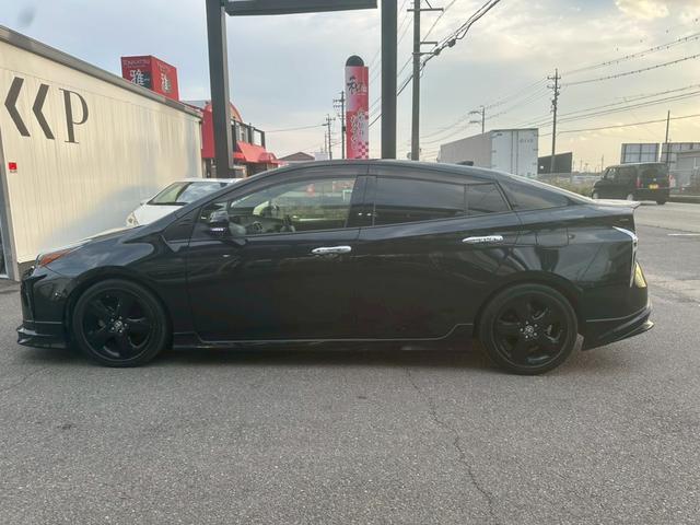 プリウス Ｓツーリングセレクション　純正ディスプレイオーディオ　ＴＲＤエアロ（Ｆ／Ｓ／Ｒ）　ＴＲＤマフラー　ビルドインＥＴＣ　バックカメラ　ドライブレコーダー前後　ブラックレザーシート　シートヒーター　レーダークルーズコントロール（34枚目）