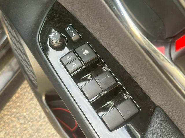 プリウス Ｓツーリングセレクション　純正ディスプレイオーディオ　ＴＲＤエアロ（Ｆ／Ｓ／Ｒ）　ＴＲＤマフラー　ビルドインＥＴＣ　バックカメラ　ドライブレコーダー前後　ブラックレザーシート　シートヒーター　レーダークルーズコントロール（50枚目）