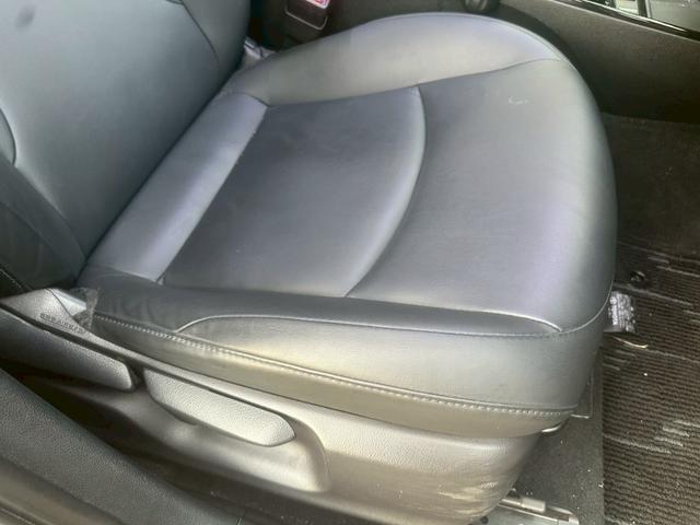 プリウス Ｓツーリングセレクション　純正ディスプレイオーディオ　ＴＲＤエアロ（Ｆ／Ｓ／Ｒ）　ＴＲＤマフラー　ビルドインＥＴＣ　バックカメラ　ドライブレコーダー前後　ブラックレザーシート　シートヒーター　レーダークルーズコントロール（53枚目）