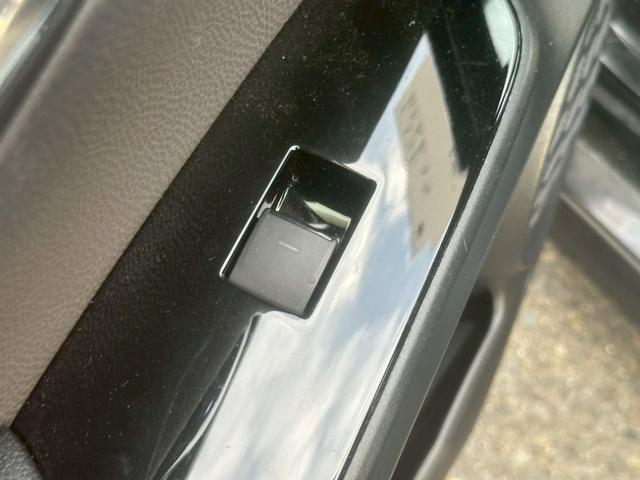 プリウス Ｓツーリングセレクション　純正ディスプレイオーディオ　ＴＲＤエアロ（Ｆ／Ｓ／Ｒ）　ＴＲＤマフラー　ビルドインＥＴＣ　バックカメラ　ドライブレコーダー前後　ブラックレザーシート　シートヒーター　レーダークルーズコントロール（55枚目）