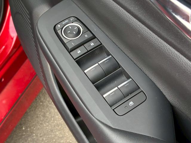 プリウス Ｚ　モデリスタエアロ　トヨタチームメイト　パノラミックビューモニター　１２．３ディスプレイオーディオ　デジタルインナーミラー　純正１９インチＡＷ　　黒革シート　レーダークルーズコントロール　シートヒーター（60枚目）