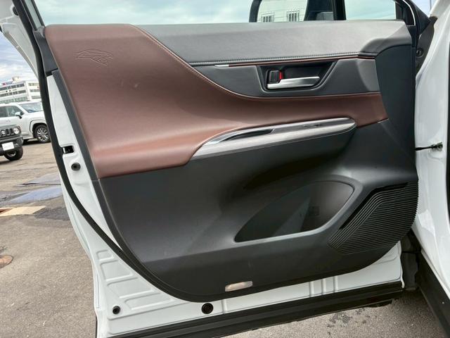 ハリアーハイブリッド Ｚ　純正ナビ　モデリスタエアロ（Ｆ．Ｓ．Ｒ）　ＪＢＬサウンドシステム　デジタルインナーミラー　パノラミックビューモニター　　ＨＵＤ　ハーフレザーシート　　パワーバックドア　ＢＳＭ　トヨタセーフティーセンス（67枚目）