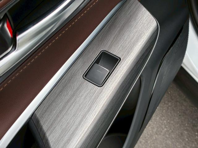 ハリアーハイブリッド Ｚ　純正ナビ　モデリスタエアロ（Ｆ．Ｓ．Ｒ）　ＪＢＬサウンドシステム　デジタルインナーミラー　パノラミックビューモニター　　ＨＵＤ　ハーフレザーシート　　パワーバックドア　ＢＳＭ　トヨタセーフティーセンス（68枚目）