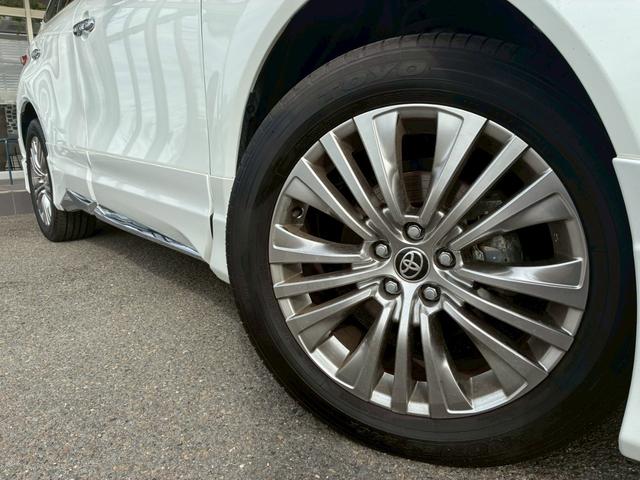 ハリアーハイブリッド Ｚ　レザーパッケージ　純正１２．３インチナビ　モデリスタエアロ（Ｆ／Ｓ／Ｒ）　ヘッドアップディスプレイ　ＪＢＬサウンドデジタルインナーミラー　パノラミックビューモニター　パワーバックドア　エンジンスターター　シートヒーター（17枚目）