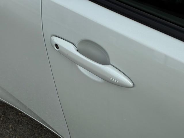 プリウス Ｚ　純正１２．３ディスプレイオーディオ　パノラミックビューモニター　フルセグＴＶ　　ＥＴＣ　デジタルインナーミラー　　ブラックレザーシート　シートヒーター・ベンチレーション　純正１９インチアルミホイール（21枚目）