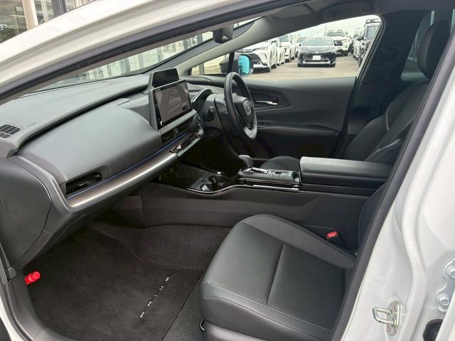 プリウス Ｚ　純正１２．３ディスプレイオーディオ　パノラミックビューモニター　フルセグＴＶ　　ＥＴＣ　デジタルインナーミラー　　ブラックレザーシート　シートヒーター・ベンチレーション　純正１９インチアルミホイール（41枚目）