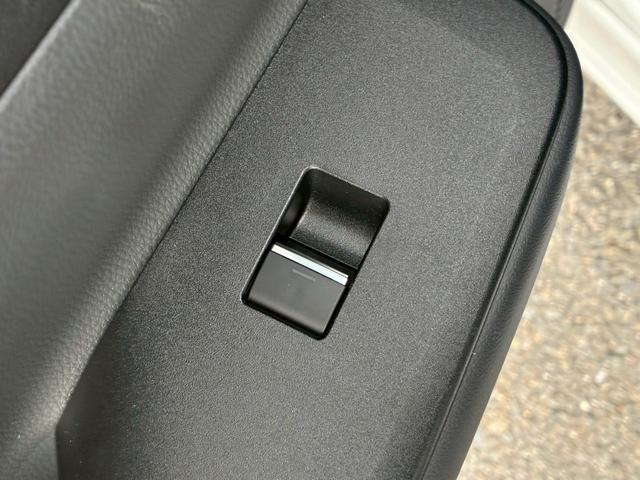 プリウス Ｚ　純正１２．３ディスプレイオーディオ　パノラミックビューモニター　フルセグＴＶ　　ＥＴＣ　デジタルインナーミラー　　ブラックレザーシート　シートヒーター・ベンチレーション　純正１９インチアルミホイール（72枚目）