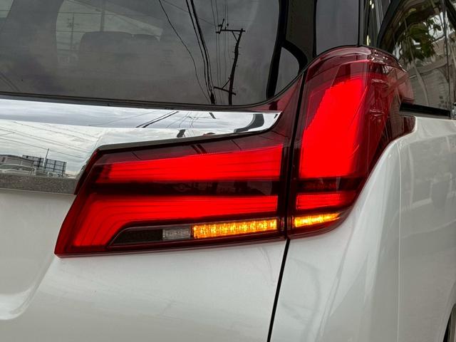 アルファード ２．５Ｓ　Ｃパッケージ　ツインムーンルーフ　　ＴＲＤエアロ（Ｆ／Ｓ／Ｒ）　デジタルインナーミラー　純正ディスプレイオーディオ　フリップダウンモニター　３眼ＬＥＤヘッドライト　シーケンシャルウインカー　シートヒータークーラー（32枚目）
