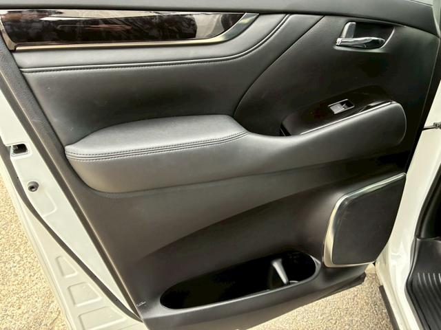 アルファード ２．５Ｓ　Ｃパッケージ　ツインムーンルーフ　　ＴＲＤエアロ（Ｆ／Ｓ／Ｒ）　デジタルインナーミラー　純正ディスプレイオーディオ　フリップダウンモニター　３眼ＬＥＤヘッドライト　シーケンシャルウインカー　シートヒータークーラー（74枚目）