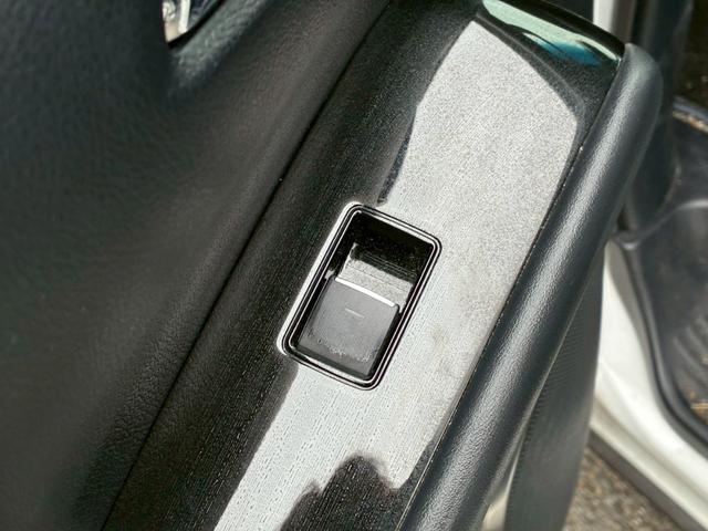 アルファード ２．５Ｓ　Ｃパッケージ　ムーンルーフ　モデリスタエアロ（Ｆ．Ｓ．Ｒ）　フリップダウンモニター　デジタルインナーミラー　　純正１８インチＡＷ　クルーズコントロール　ＢＳＭ　バックカメラ　　シートヒーター　　ステアリングヒーター（69枚目）