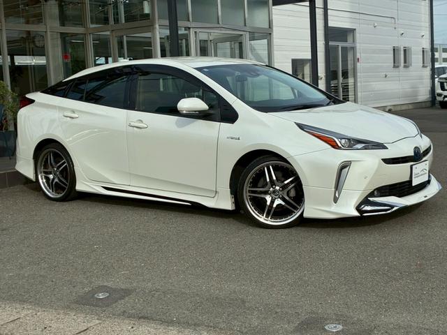 プリウス Ｓツーリングセレクション　純正ナビ　モデリスタエアロ（Ｆ／Ｓ／Ｒ）　社外１９インチアルミホイール　トヨタセーフティセンス　レーダークルーズコントロール　バックカメラ　Ｂｌｕｅｔｏｏｔｈ接続　ドライブレコーダー　シートヒーター（10枚目）