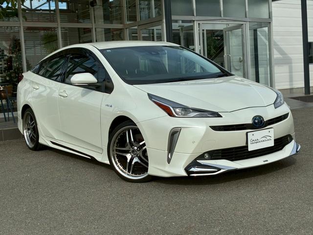 プリウス Ｓツーリングセレクション　純正ナビ　モデリスタエアロ（Ｆ／Ｓ／Ｒ）　社外１９インチアルミホイール　トヨタセーフティセンス　レーダークルーズコントロール　バックカメラ　Ｂｌｕｅｔｏｏｔｈ接続　ドライブレコーダー　シートヒーター（11枚目）