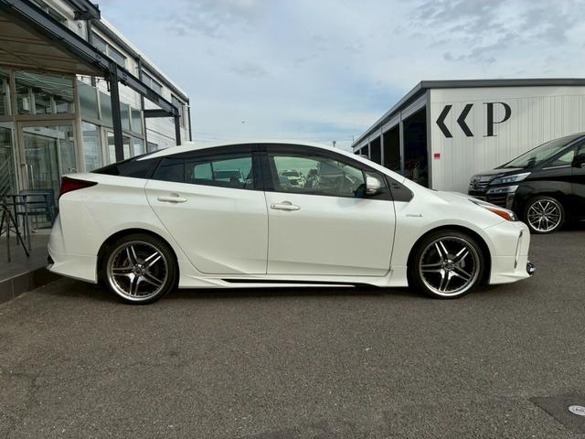 プリウス Ｓツーリングセレクション　純正ナビ　モデリスタエアロ（Ｆ／Ｓ／Ｒ）　社外１９インチアルミホイール　トヨタセーフティセンス　レーダークルーズコントロール　バックカメラ　Ｂｌｕｅｔｏｏｔｈ接続　ドライブレコーダー　シートヒーター（22枚目）