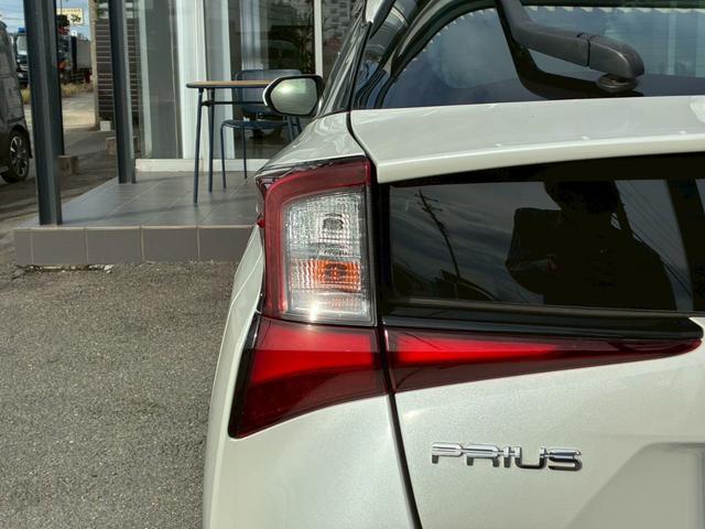 プリウス Ｓツーリングセレクション　純正ナビ　モデリスタエアロ（Ｆ／Ｓ／Ｒ）　社外１９インチアルミホイール　トヨタセーフティセンス　レーダークルーズコントロール　バックカメラ　Ｂｌｕｅｔｏｏｔｈ接続　ドライブレコーダー　シートヒーター（32枚目）