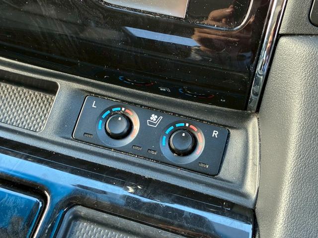 アルファード ２．５Ｓ　Ｃパッケージ　サンルーフ　モデリスタエアロ（Ｆ．Ｓ．Ｒ）　デジタルインナーミラー　純正フリップダウンモニター　ディスプレイオーディオ　３眼ＬＥＤヘッドライト　１８インチＡＷ　ＢＳＭ　シートヒーター　ベンチレーション（56枚目）