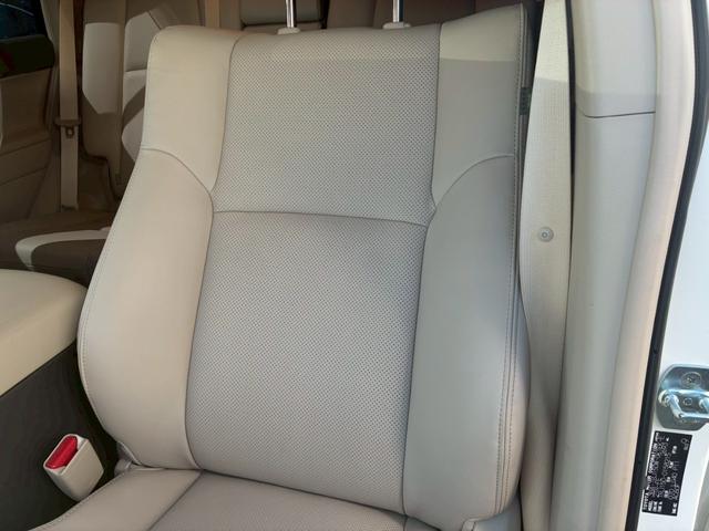 ランドクルーザープラド TX Lパッケージ マットブラックエディション サンルーフ 7人乗 ベージュ革シート 純正19インチAW ディスプレイオーディオ パノラミックビューモニター シートヒーター ルーフレール サイドステップカバー モデリスタエアロ(66枚目)