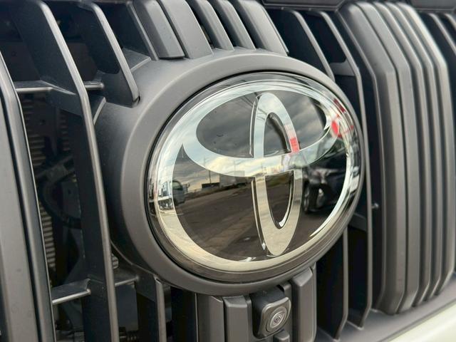 ランドクルーザープラド TX Lパッケージ マットブラックエディション サンルーフ ルーフレール メーカーナビ パノラミックビューモニター クリアランスソナー ブラインドスポットモニター 純正18インチアルミホイール シートヒーター ベンチレーション LEDヘッドライト(11枚目)