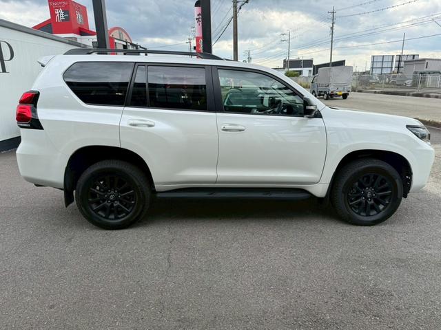 ランドクルーザープラド TX Lパッケージ マットブラックエディション サンルーフ ルーフレール メーカーナビ パノラミックビューモニター クリアランスソナー ブラインドスポットモニター 純正18インチアルミホイール シートヒーター ベンチレーション LEDヘッドライト(20枚目)