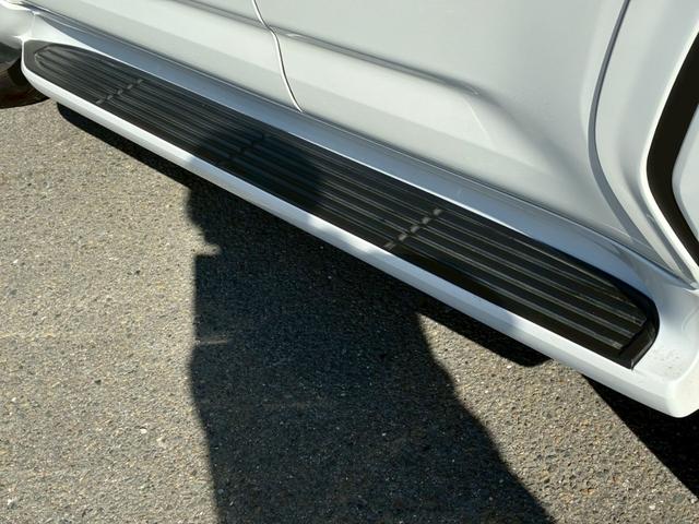 ランドクルーザー ZX サンルーフ モデリスタエアロ(F/R/) 7人乗 JBLサウンド リアエンターテインメント クールBOX 電動デフロック 空気圧センサー ルーフレール デジタルミラー ベージュ革シート クールBOX(34枚目)