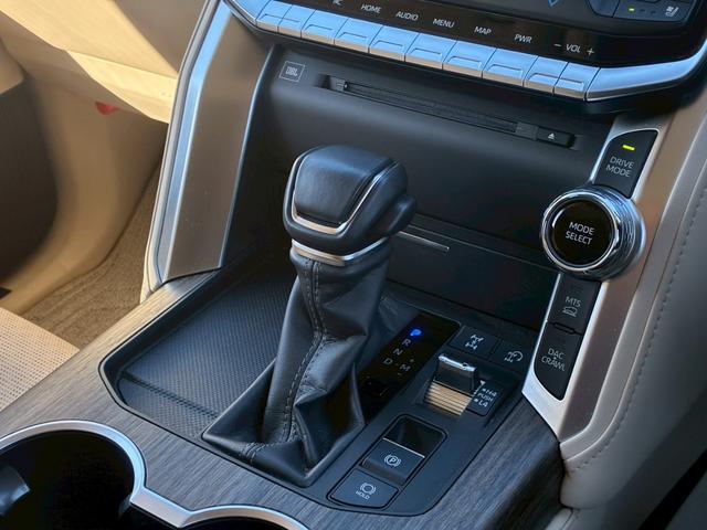 ランドクルーザー ZX サンルーフ モデリスタエアロ(F/R/) 7人乗 JBLサウンド リアエンターテインメント クールBOX 電動デフロック 空気圧センサー ルーフレール デジタルミラー ベージュ革シート クールBOX(55枚目)