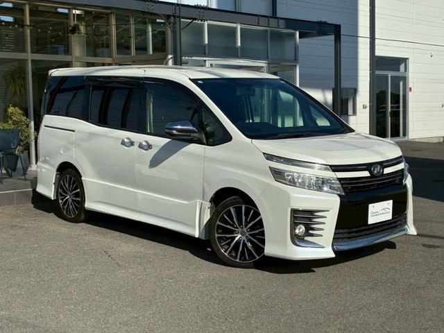 ヴォクシー ZS 煌 アルパイン10インチナビ 天井モニター HDMI入力 LEDヘッドライト 7人乗 両側電動スライドドア バックカメラ 社外18インチAW 後席オートエアコン スペアタイヤ 寒冷地仕様 スマートキー(9枚目)