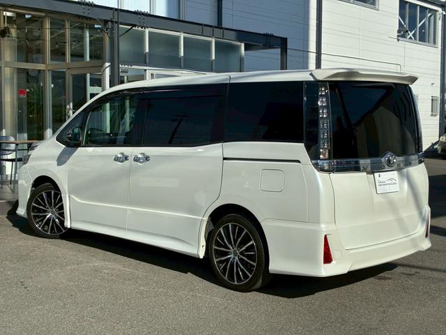 ヴォクシー ZS 煌 アルパイン10インチナビ 天井モニター HDMI入力 LEDヘッドライト 7人乗 両側電動スライドドア バックカメラ 社外18インチAW 後席オートエアコン スペアタイヤ 寒冷地仕様 スマートキー(25枚目)