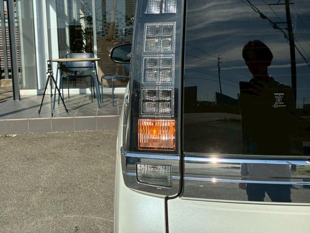 ヴォクシー ZS 煌 アルパイン10インチナビ 天井モニター HDMI入力 LEDヘッドライト 7人乗 両側電動スライドドア バックカメラ 社外18インチAW 後席オートエアコン スペアタイヤ 寒冷地仕様 スマートキー(30枚目)