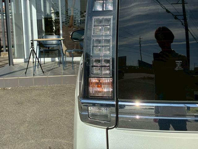 ヴォクシー ZS 煌 アルパイン10インチナビ 天井モニター HDMI入力 LEDヘッドライト 7人乗 両側電動スライドドア バックカメラ 社外18インチAW 後席オートエアコン スペアタイヤ 寒冷地仕様 スマートキー(31枚目)