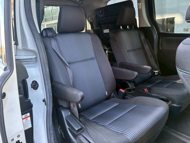 ヴォクシー ZS 煌 アルパイン10インチナビ 天井モニター HDMI入力 LEDヘッドライト 7人乗 両側電動スライドドア バックカメラ 社外18インチAW 後席オートエアコン スペアタイヤ 寒冷地仕様 スマートキー(65枚目)