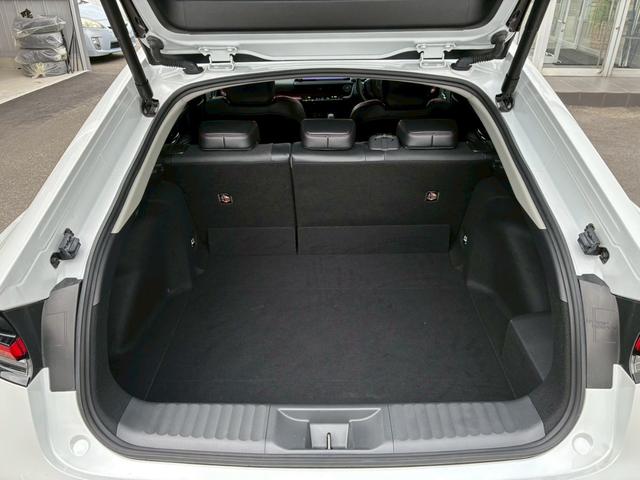 プリウス Ｚ　パノラマルーフ　パノラミックビューモニター　デジタルインナーミラー　純正１９インチＡＷ　１２，３インチディスプレイオーディオ　シートヒーター　ベンチレーション　ＬＥＤヘッドライト　クルーズコントロール（76枚目）