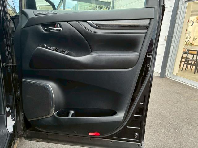 ヴェルファイア ２．５Ｚ　Ｇエディション　サンルーフ　純正１０インチナビ　両側パワースライドドア　シートヒーター　ベンチレーション　純正１８インチＡＷ　ステアリングヒーター　クルーズコントロール　バックカメラ　デジタルインナーミラー　　ＥＴＣ（57枚目）