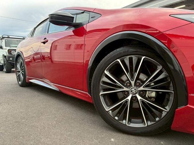 プリウス Ｚ　モデリスタエアロ　トヨタチームメイト　パノラミックビューモニター　１２．３ディスプレイオーディオ　デジタルインナーミラー　純正１９インチＡＷ　　黒革シート　レーダークルーズコントロール　シートヒーター（16枚目）