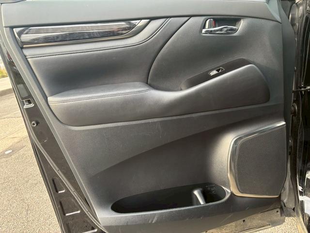 ヴェルファイア ２．５Ｚ　Ｇエディション　ツインムーンルーフ　純正ディスプレイオーディオ　フルセグＴＶ　フリップダウンモニター　デジタルインナーミラー　ＢＳＭ　３眼ＬＥＤヘッドライト　シーケンシャルウインカー　シートヒーター・ベンチレーション（65枚目）