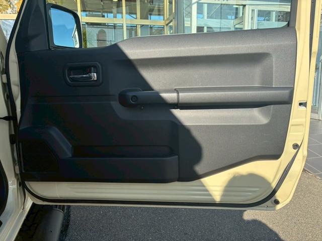 ジムニー XC 10インチディスプレイオーディオ オーバーフェンダー サイドステップ リフトアップ 15インチAW ジオランダータイヤ ディフェンダーグリル 黒レザーシートカバー リアラダー ショートバンパー(56枚目)