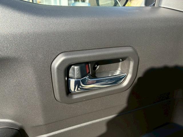 ジムニー XC 10インチディスプレイオーディオ オーバーフェンダー サイドステップ リフトアップ 15インチAW ジオランダータイヤ ディフェンダーグリル 黒レザーシートカバー リアラダー ショートバンパー(61枚目)