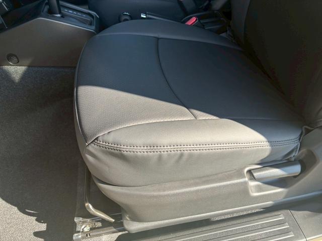 ジムニー XC 10インチディスプレイオーディオ オーバーフェンダー サイドステップ リフトアップ 15インチAW ジオランダータイヤ ディフェンダーグリル 黒レザーシートカバー リアラダー ショートバンパー(64枚目)