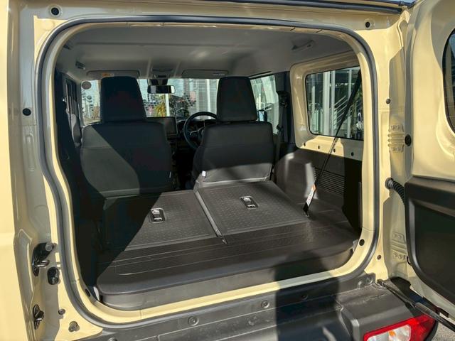 ジムニー XC 10インチディスプレイオーディオ オーバーフェンダー サイドステップ リフトアップ 15インチAW ジオランダータイヤ ディフェンダーグリル 黒レザーシートカバー リアラダー ショートバンパー(67枚目)