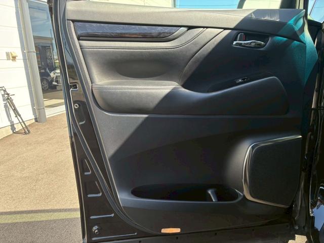 アルファード ２．５Ｓ　Ｃパッケージ　サンルーフ　モデリスタエアロ（Ｆ．Ｓ．Ｒ）　１２．１型フリップダウンモニター　両側パワースライドドア　シートヒーター　ベンチレーション　パワーバックドア　純正１８インチＡＷ　トヨタセーフティーセンス（63枚目）