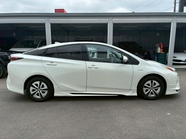 プリウス Ａ　９インチナビ　モデリスタエアロ（Ｆ．Ｓ．Ｒ）　寒冷地仕様ヘッドアップディスプレイ　ブラインドスポットモニター　クリアランスソナー　バックカメラ　　ＬＤＡ　ＰＣＳ　　リアフォグランプ　純正１５インチＡＷ（22枚目）