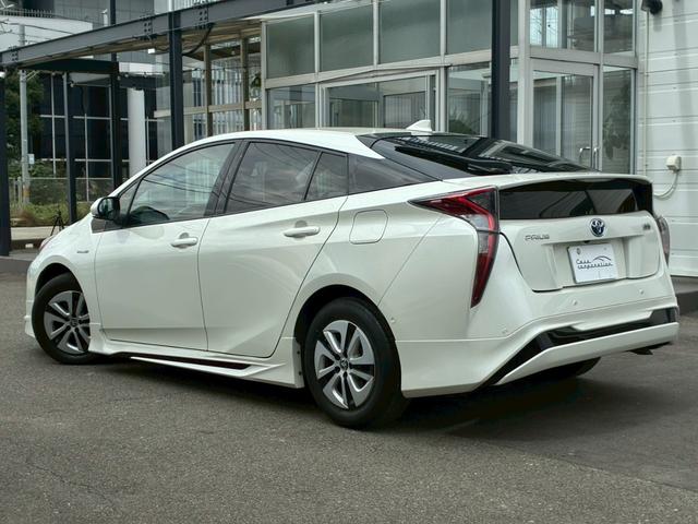 プリウス Ａ　９インチナビ　モデリスタエアロ（Ｆ．Ｓ．Ｒ）　寒冷地仕様ヘッドアップディスプレイ　ブラインドスポットモニター　クリアランスソナー　バックカメラ　　ＬＤＡ　ＰＣＳ　　リアフォグランプ　純正１５インチＡＷ（25枚目）